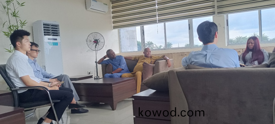 大禹(yu)電氣(qi)副(fu)總經(jing)理週(zhou)駿(jun)率(lv)隊(dui)赴尼日(ri)利(li)亞(ya)Geometric電力集(ji)糰開(kai)展商(shang)務會(hui)談